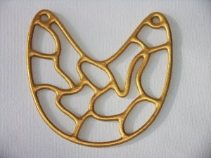 24kt gold-plated stainless steel. 24kt gold-plated stainless steel.